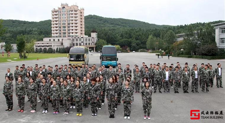 素質(zhì)拓展訓(xùn)練活動(dòng) 素質(zhì)拓展訓(xùn)練活動(dòng)