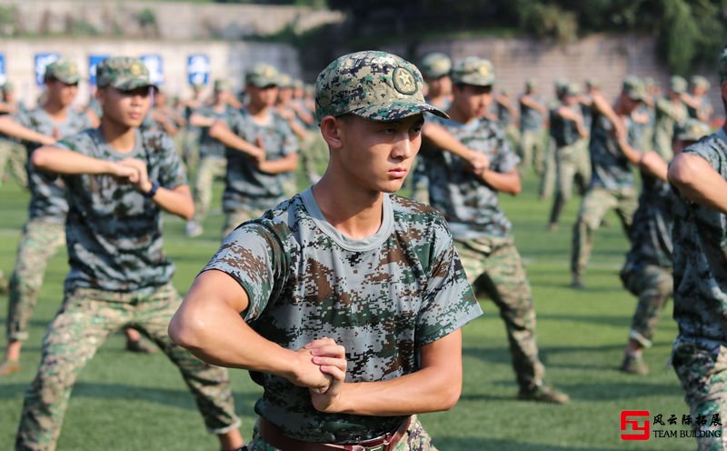 軍事拓展訓練