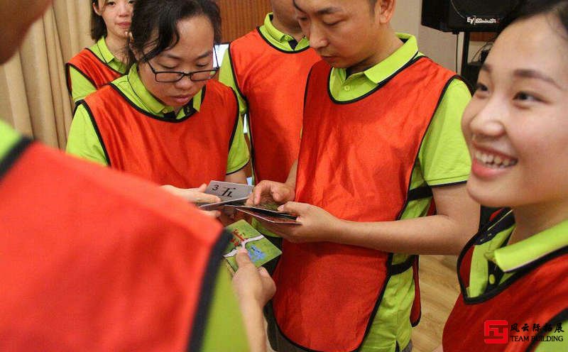 室內(nèi)內(nèi)訓(xùn)團隊凝聚力1天團建拓展活動方案 室內(nèi)內(nèi)訓(xùn)團隊凝聚力1天團建拓展活動方案